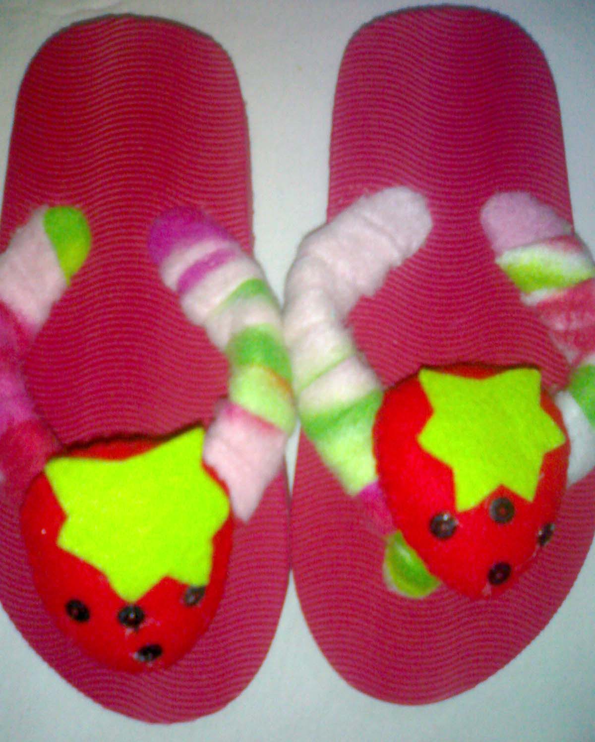 usaha kami sandal  boneka karakter SANDAL  KARET  WARNA WARNI