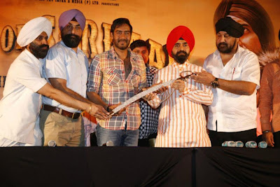 Mr.Sapra from Punjabi Cultural Heritage Board presents Ajay Devgn with a kirpaan