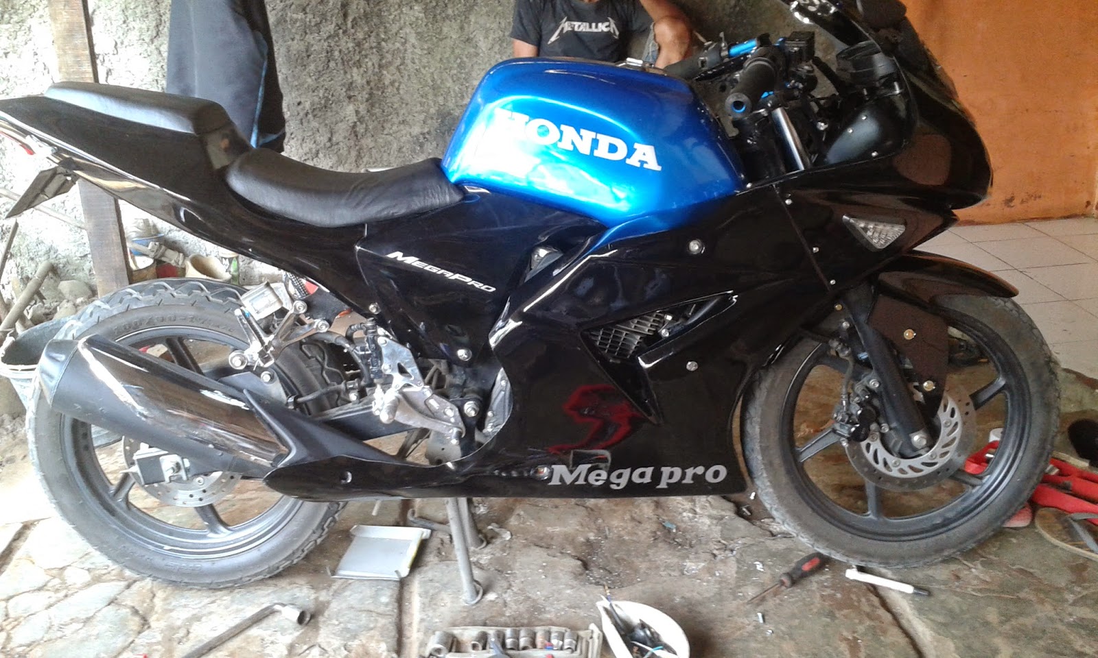 MODIFIKASI NEW MEGA PRO FAIRING NINJA 250R KARBU Enter Your Blog