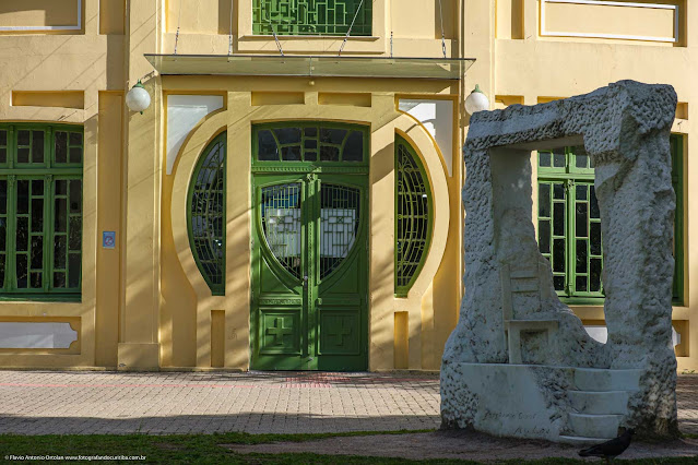 Hospital de Crianças César Pernetta - detalhe porta principal