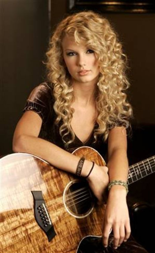 Taylor Swift With Curly Hair. taylor swift style hair