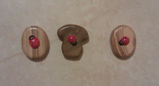 Coccinella in lana e legno  / Wool and wood ladybug  - lanaelegno.blogspot.it