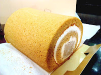 Each roll cake was simply, yet very neatly packed.