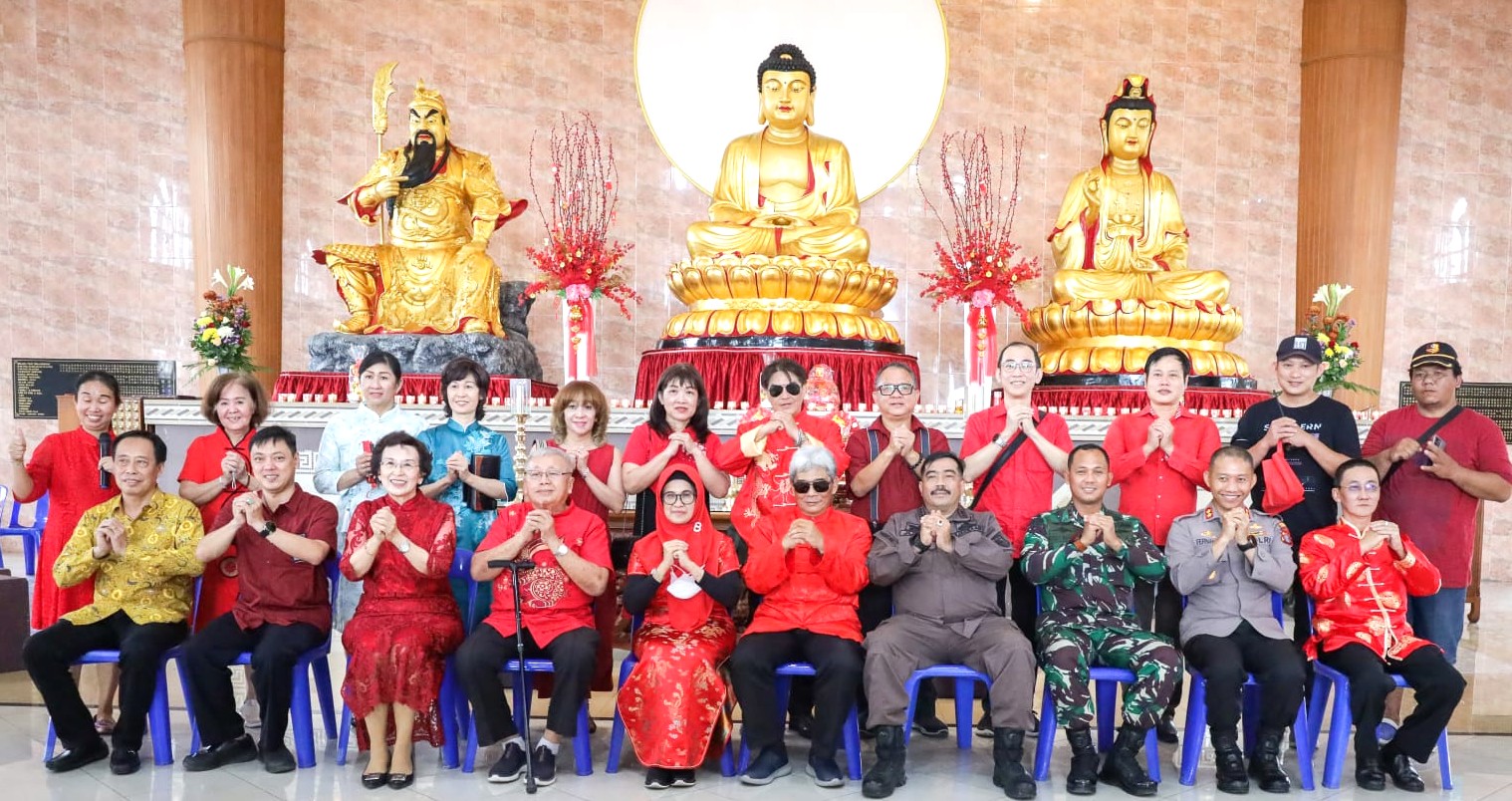 Pakai Baju Tradisi Cina Walikota Siantar Hadir Perayaan Imlek di Vihara, Lihat Vidionya 