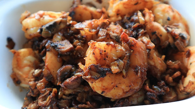 paparika-Garlic Shrimp with musrhooms, garlic & onion in a shallow white bowl