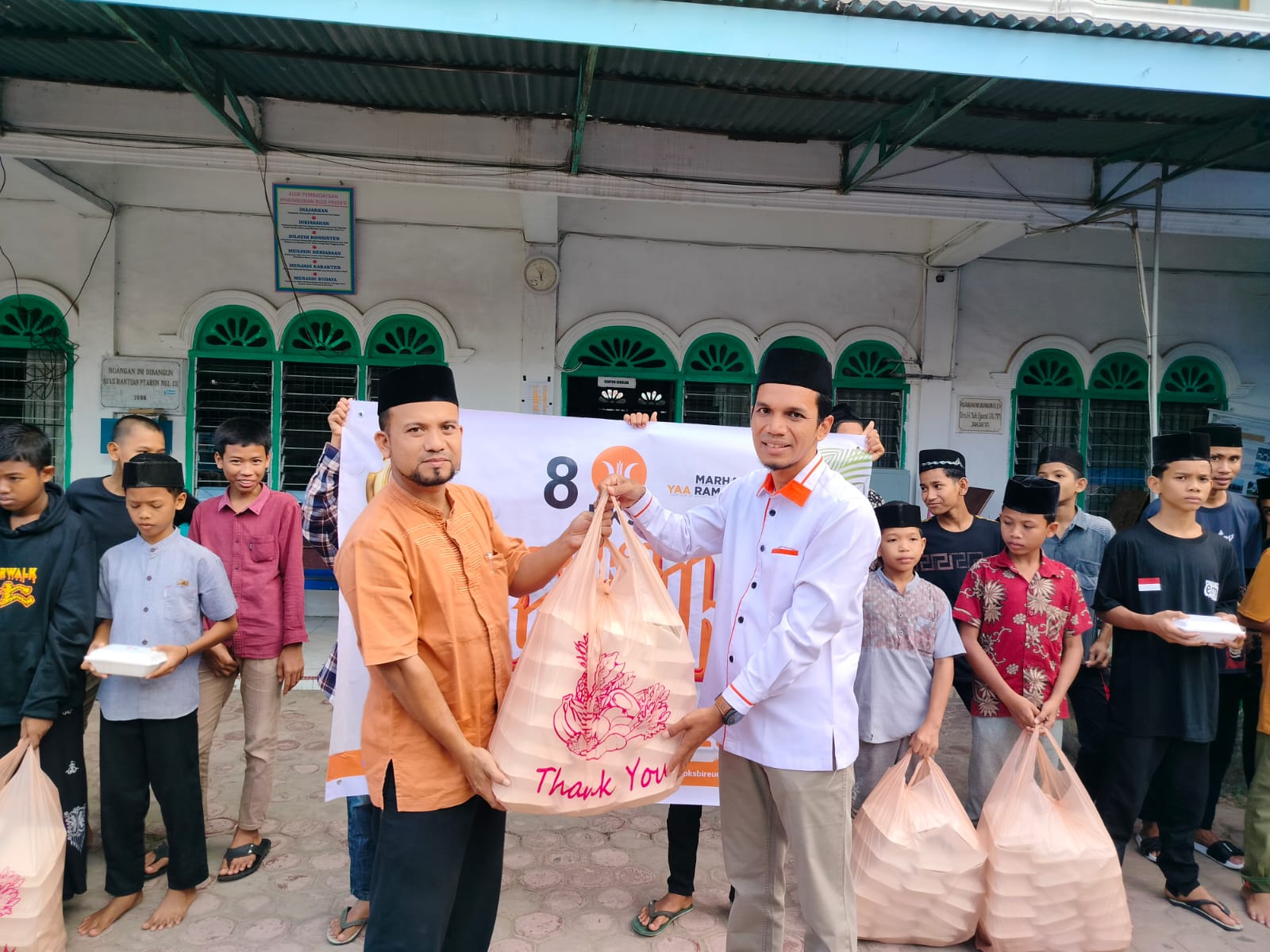 PKS Bireuen Bagikan Puluhan Paket Nasi Buka Puasa untuk Panti Asuhan Muhammadiyah GandapuraMuhammadiyah Gandapura