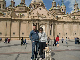 Pertinente foto en la Plaza del Pilar. Enfrente de la Basílica del Pilar. Zaragoza