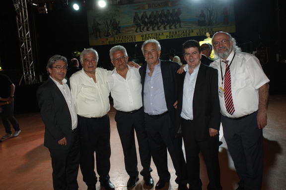 Από αριστερά, ο νυν πρόεδρος της ΟΣΕΠΕ Ηλίας Μαυρίδης, και οι πρώην πρόεδροι Γιώργος Τσορακλίδης, Γιάννης Μπουρσανίδης, Γιώργος Παρχαρίδης (πρόεδρος ΔΙΣΥΠΕ), Γιώργος Αμαραντίδης και ο Θεόδωρος Κωνσταντινίδης, χορηγός της Ομοσπονδίας