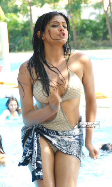 priyamani hot show