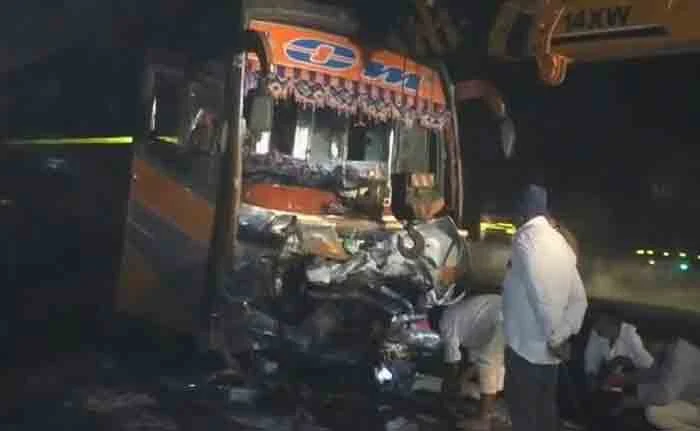 Gujarat Bus Crashes Into SUV After Driver Suffers Heart Attack, 9 Dead, New Delhi, News, Accidental Death, Injured, Hospital, Treatment, Passengers, National