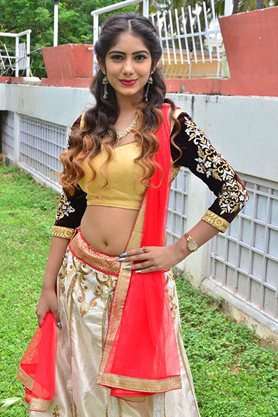 Amrutha telugu actress navel images