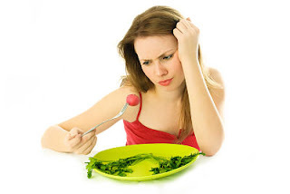 <img src="no-quiero-comer.jpg" alt="cuando solo piensas en bajar de peso, llegas a pensar en no comer. Pero esto es malo para tu salud.">