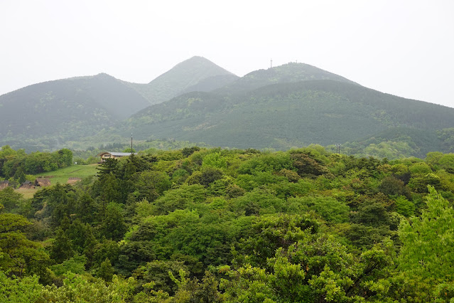 鳥取県西伯郡大山町妻木 鳥取県立むきばんだ史跡公園 展望台からの孝霊山の眺望