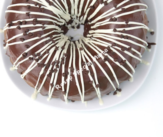 CHOCOLATE CREAM CHEESE BUNDT CAKE