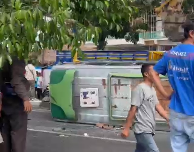 LAKA LANTAS DI RINGROAD BARAT GAMPING SATU ORANG MENINGGAL DUNIA