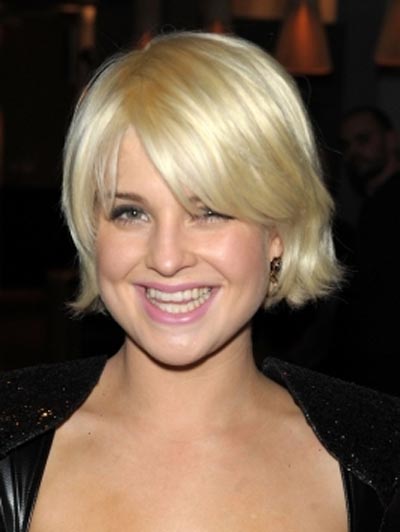 Short Hair For Round Faces 2010. 2010 short hairstyle for round