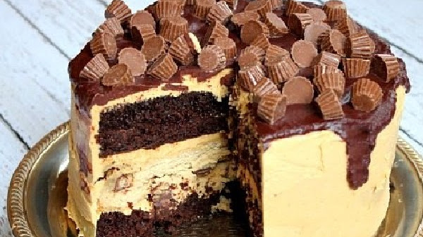 CHOCOLATE PEANUT BUTTER CUP CHEESECAKE CAKE