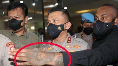 Ajudan Ferdy Sambo yang Brewokan dan Tangan Bertato Jadi Sorotan, Ternyata Bukan Polisi Sembarangan