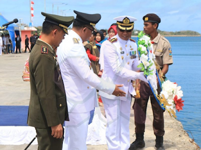 Danlanal Hartanto Pimpin Upacara Tabur Bunga HUT RI Ke-74 di Saumlaki