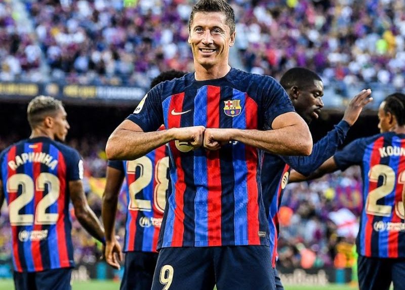 Robert Lewandowski scores brace as Barcelona beat Real Valladolid 4-0