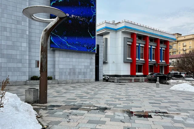 улица Покровка, «Цифровое деловое пространство» (бывший кинотеатр «Новороссийск»), административное здание 2003 года постройки