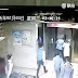  Hombre patea puerta de ascensor y cae al vacío ( video )