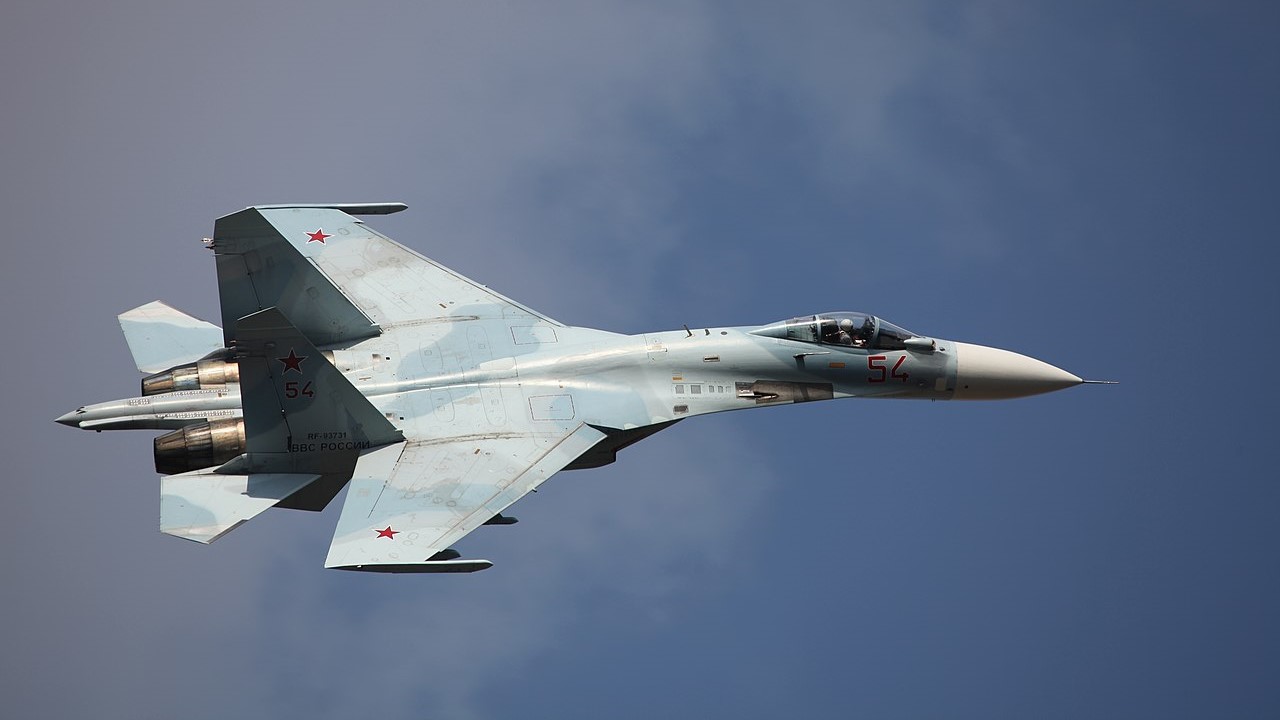 Russia sends a Sukhoi fighter as an American march approaches the Black Sea