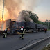 Carreta que transportava soja pega fogo na BR-174 em Manaus