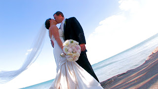 Lovely Wedding Kiss At Beach HD Wallpaper