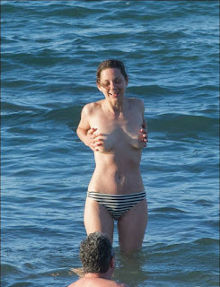 SelebrityUncensored - Agenbola24 -Marion-Cotillard-paparazzi-topless-beach-photos