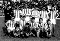 REAL BETIS BALOMPIÉ - Sevilla, España - Temporada 1963-64 - Pepín, Colo, Ríos, Grau, Bosch, Montaner; Portilla, Luis, Ansola, Lasa y Molina - REAL BETIS BALOMPIÉ 2 (Luis, Portilla) VALENCIA C. F. 0 - 24/11/1963 - Liga de 1ª División, jornada 10 - Sevilla, estadio Benito Villamarín - El Betis se clasificó 3º en la Liga, con Domingo Balmanya de entrenador