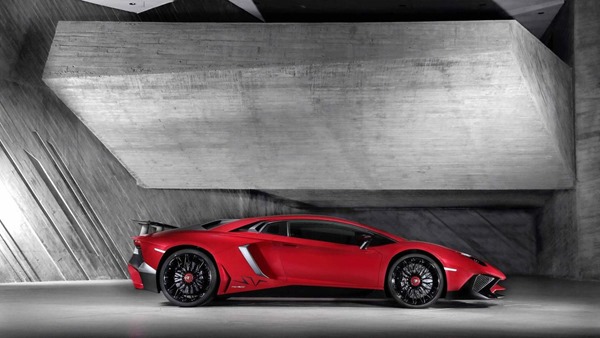 2015-548407-lamborghini-aventador-lp-750-4-superveloce