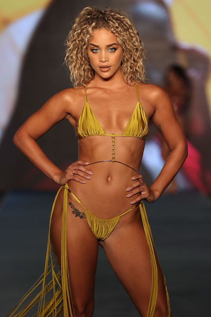 Jasmine Sanders sexy bikini body photo