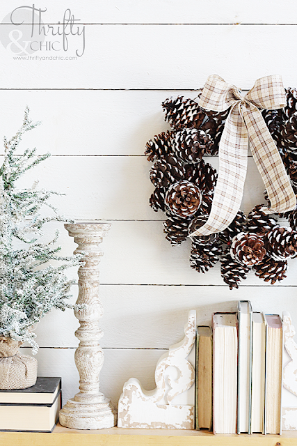 DIY Winter pine cone wreath. DIY pine cone crafts. DIY Christmas wreath tutorial. Christmas craft ideas. Easy Christmas crafts. DIY Christmas decor.