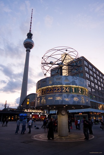 Berlin - Alexanderplatz mit Weltzeituhr und Fernsehturm