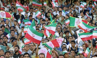 Resultado de imagem para Irã prende mulheres que queriam ver jogo de futebol
