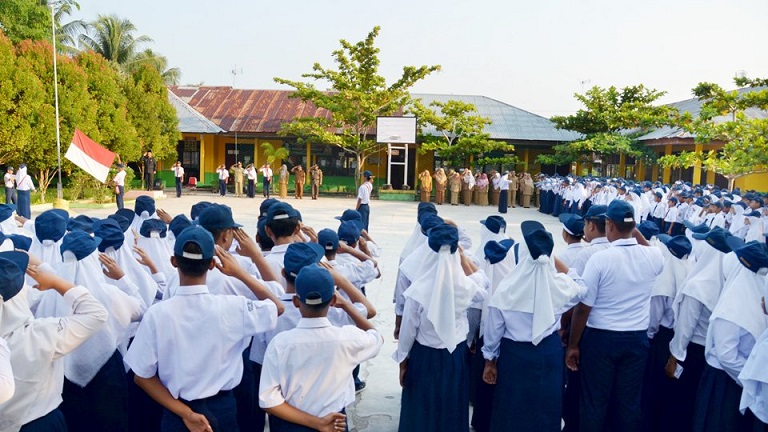 Siswa SMP Tolak Hormat Bendera Saat Upacara, Orang Tua: Itu Iman Anak Kami,  naviri.org, Naviri Magazine, naviri majalah, naviri