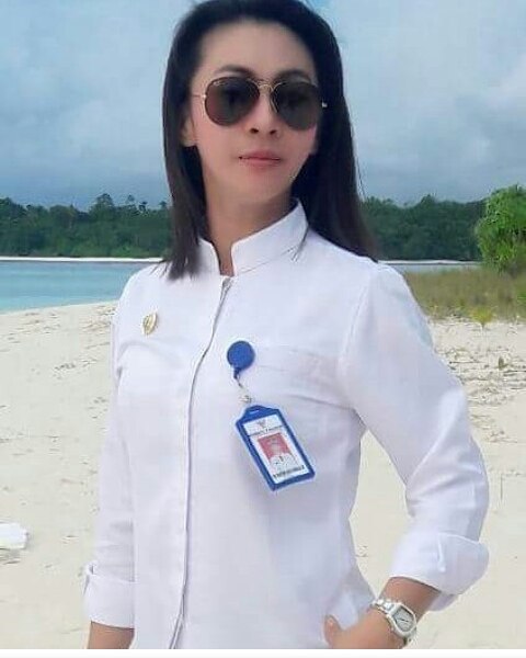 Foto2 Cantik dan Biodata Sri Wahyuni Maria Manalip Bupati Talaud Miangas