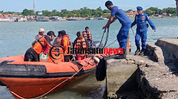 Polres Sumenep Bersama TNI AL dan Basarnas Berhasil Evakuasi 2 ABK Makmur Jaya di Perairan Pulau Giliraja