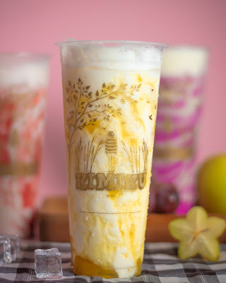 banana milkshake in a glass