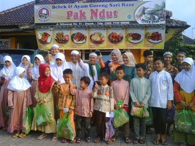 Puluhan Anak Yatim Nikmati Bebek & Ayam Goreng Pak Ndut