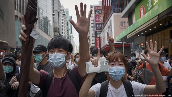 China Dibanjiri Kritik Soal Hong Kong China Dibanjiri Kritik Soal Hong Kong