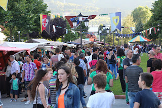 El mercado medieval lleva a miles de personas a las fiestas de Arteagabeitia Zuazo