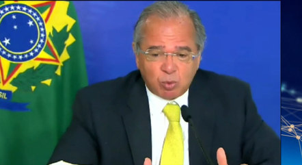 Em vez de auxílio, Guedes sugere congelar salários do funcionalismo