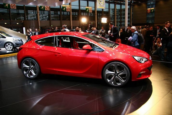 Opel Astra GTC Paris First Live pics and first live video Paris Motor Show