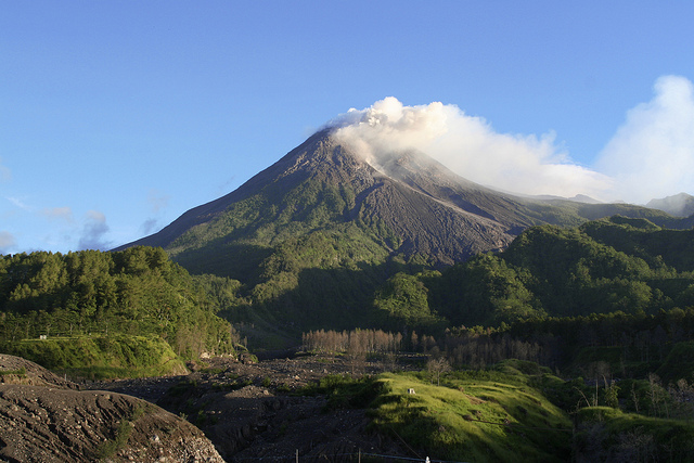 Misteri dan Mitos Mengerikan Gunung Merapi - Misteri, Fakta dan Fenomena