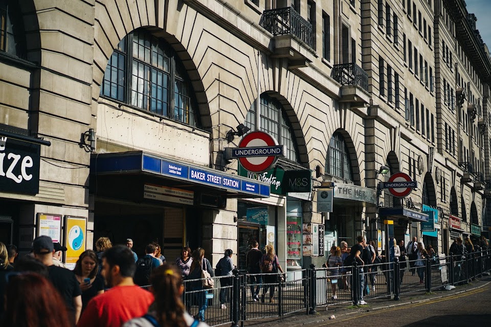 シャーロック ホームズがいっぱいの ベーカー ストリート駅 Baker Street Tube Station ロンドン旅行