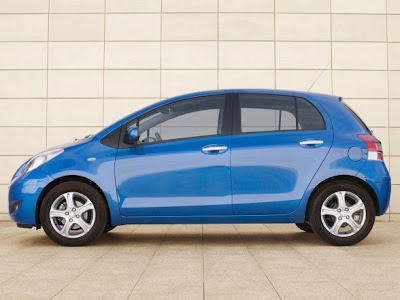 2010 Toyota Yaris Blue