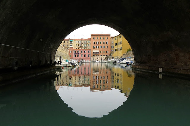 Sotto il ponte San Benedetto, Fosso Reale, Livorno