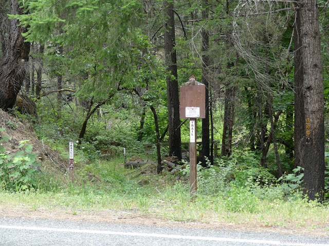 00: signs at the trailhead